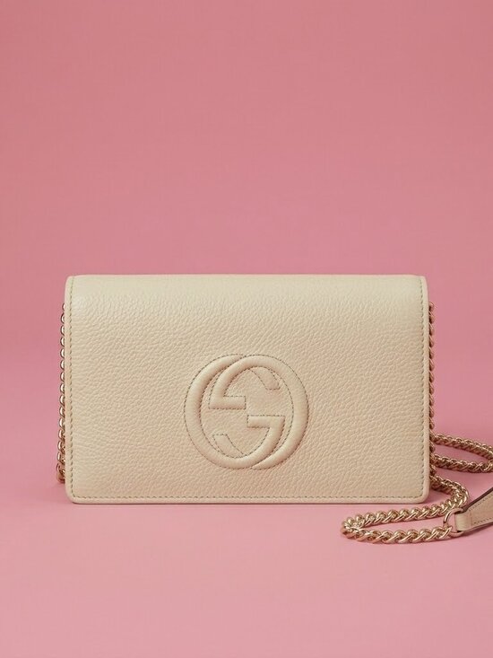 Gucci Handbags - NWT Gucci Soho Wallet on Chain Pebbled Calfskin Leather Ivory